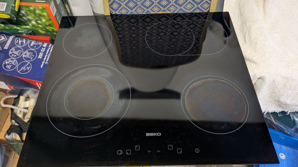 Płyta elektryczna BEKO HIC 64403