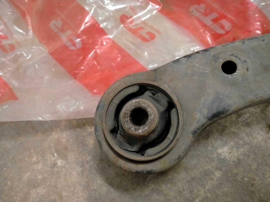 Рычаг подвески Mitsubishi Galant