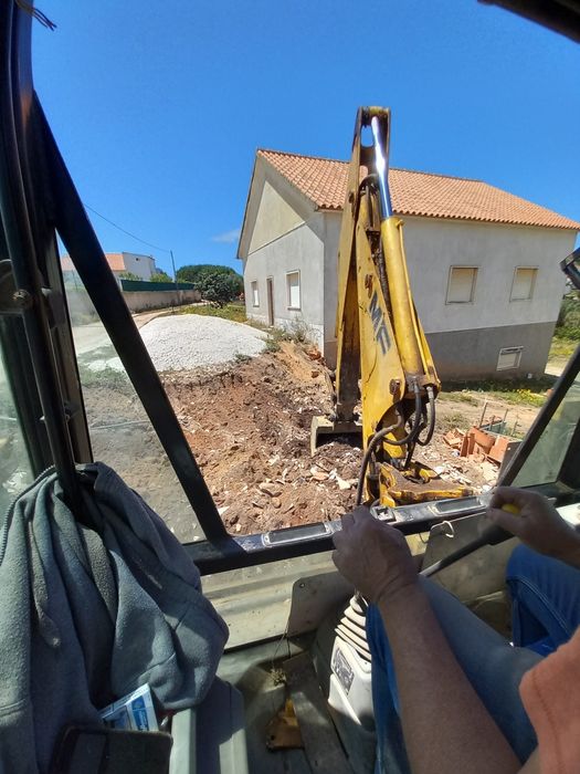 Serviço de Retroescavadora