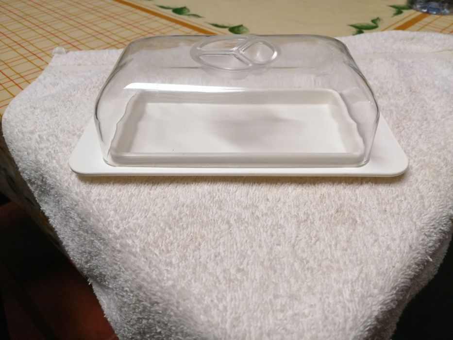 Transparent Plastic Butter Dish445165621519984640