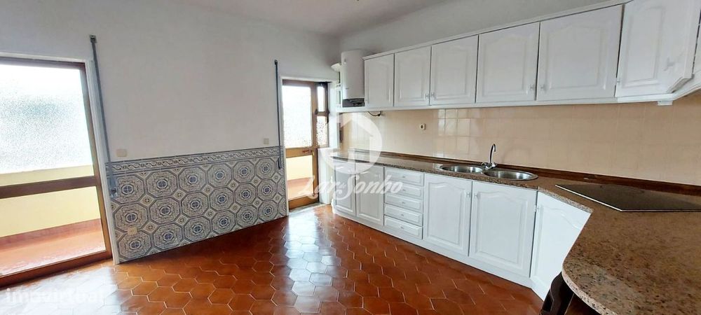 Apartamento T1 com terraço de 50m2 a 500m da praia da Amorosa, Vian...