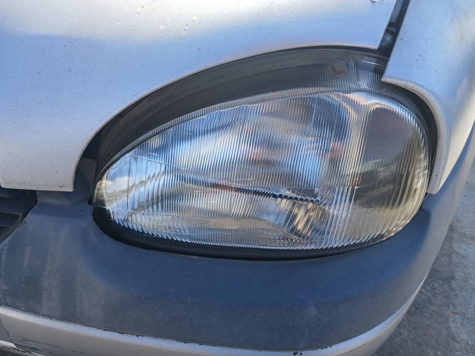 Ótica / farol esquerda OPEL Corsa B