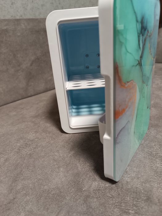 Продам холодильник для косметики