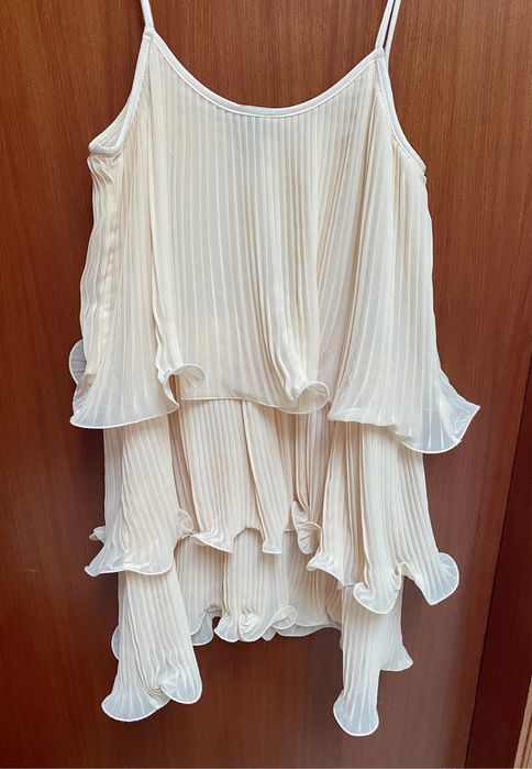 H&M | Vestido Plissado Curto - salmao claro (S)