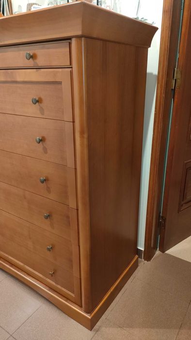 Camiseiro em cerejeira