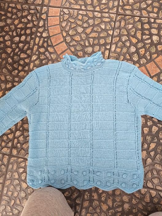 Sweterek błękitny r.36 ręcznie robiony, oryginalny