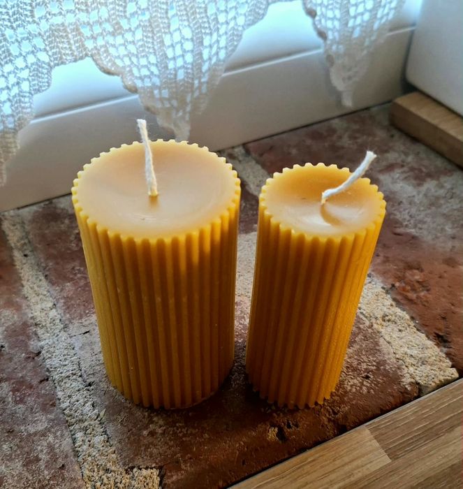 Dwie świece naturalny wosk pszczeli