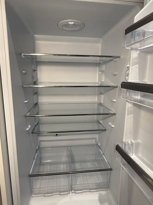 Холодильник вбудований Hansa