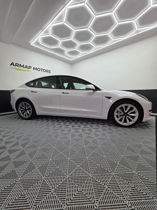 Tesla Model 3 ST. Plus RWD