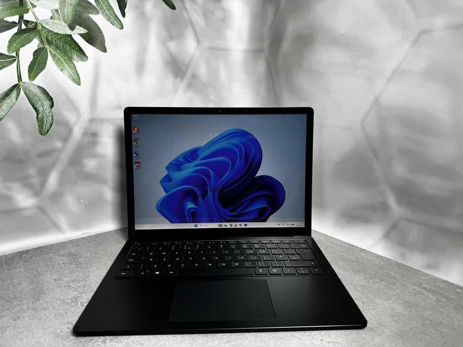 Ноутбук Microsoft Surface Laptop 3 / i5-1035G7 / 8GB / SSD 256GB / 13.5" 2K Touch / Windows 11 Pro