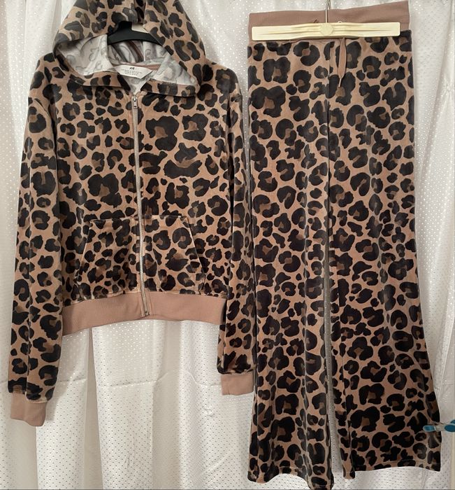 Велюровий костюм  на 10-12 років, ріст 146