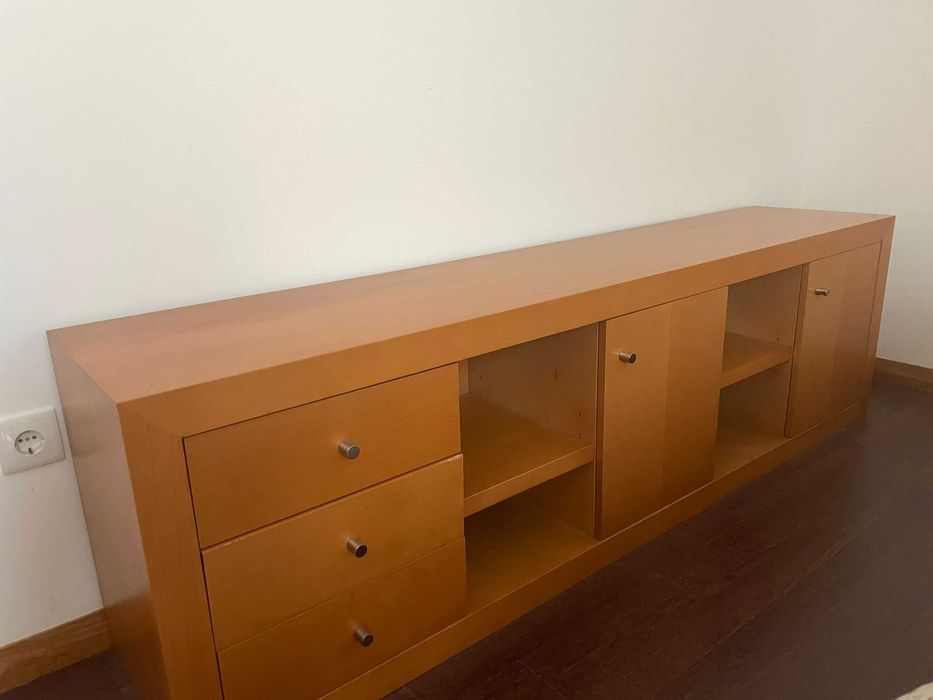 Armário de Pinho 194cm de Comprimentox57 cm Altura x40 cm Profundidade