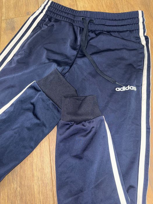 Спортивні штани.