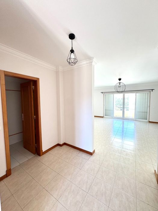 Apartamento T3 para Arrendamento no Estoril | 160 m² | Garagem | A 15 Minutos da Praia