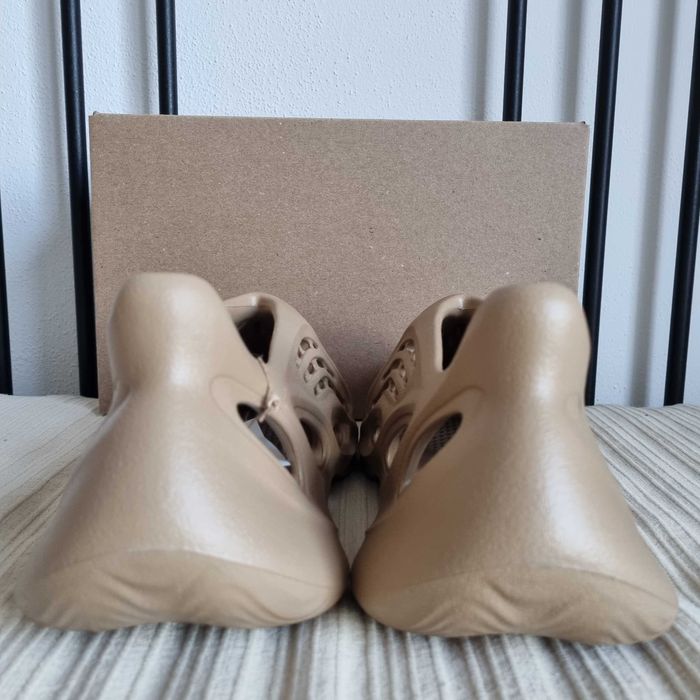 Yeezy Foam Runner "Clay Taupe" - Tamanho 43