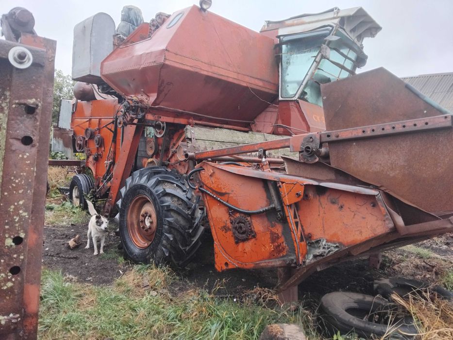 Зернозбиральний комбайн нива