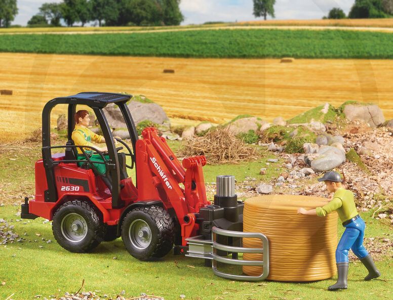 Bruder Schäffer 2630 z chwytakiem do bel 1:16 – nowa ładowarka