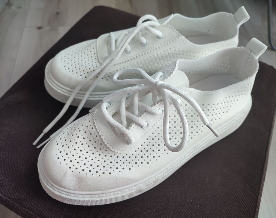 Trampki / buty sportowe / buty letnie r. 40
