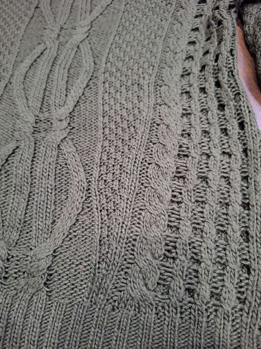 Zielony sweter khaki