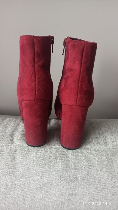Stylowe bordowe botki z ekozamszu – rozmiar 37