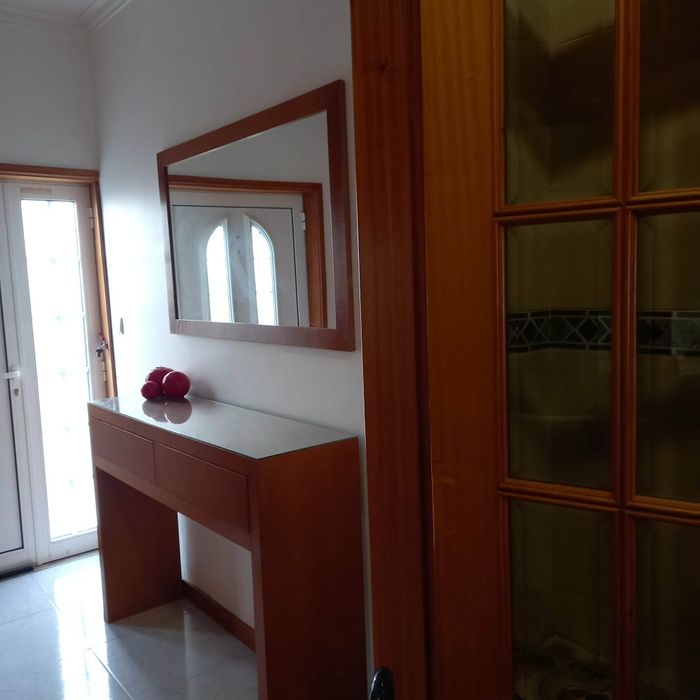 Móvel de entrada com espelho