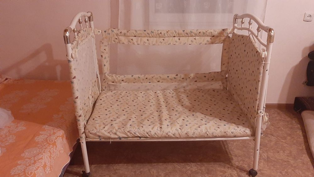 Детская железная кроватка