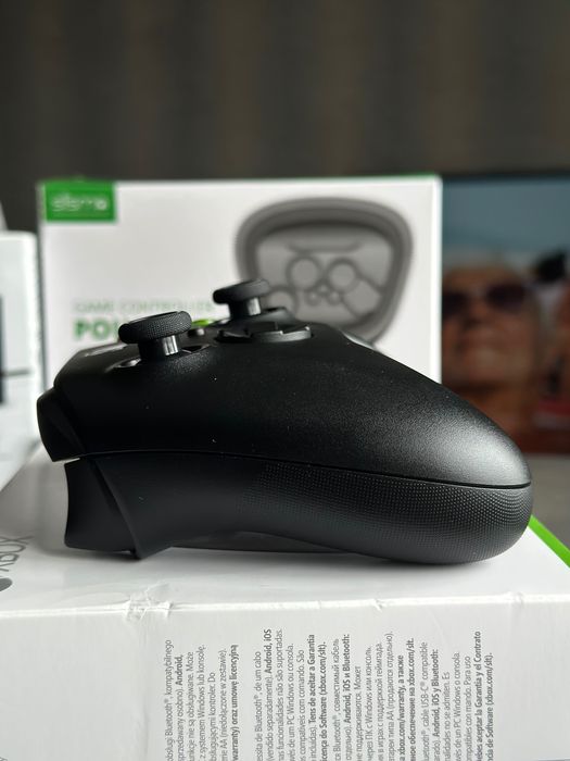 Microsoft Xbox Wireless Controller Carbon Black + akumulator + etui