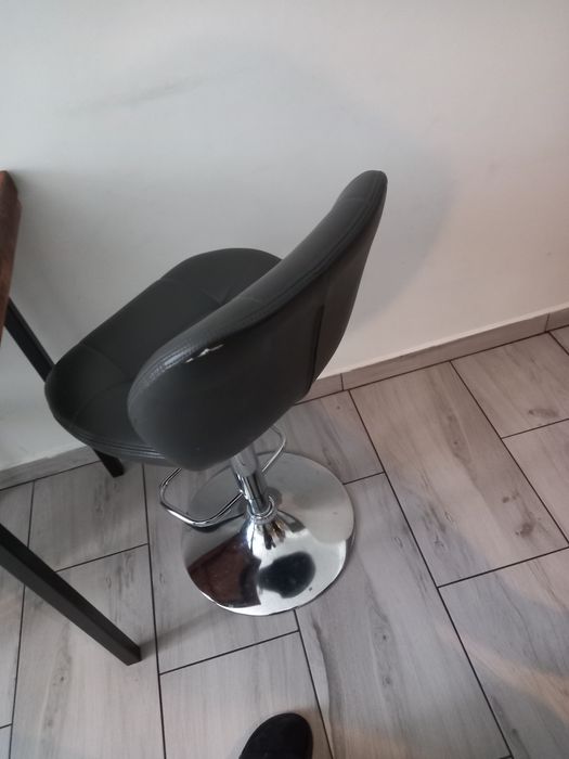 Hoker krzesła dwie sztuki