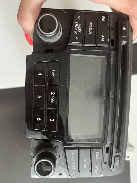 Штатна магнитола з рамкою на Hyundai Sonata yf