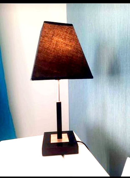 Candeeiro preto de mesa