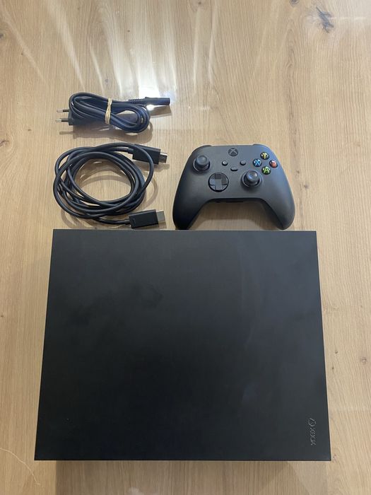 Xbox One X + comando