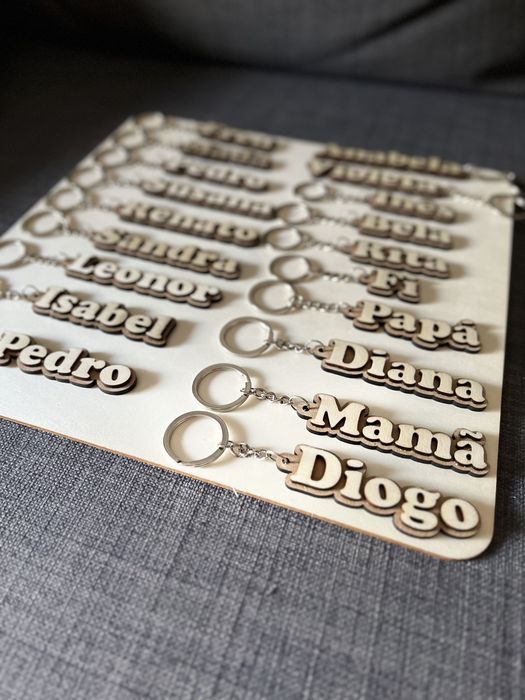 Chaveiros personalizados em madeira e inox