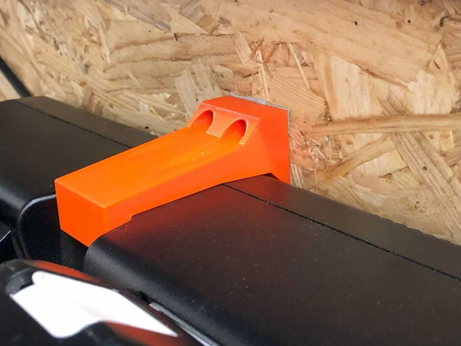 Настінний тримач для Зарядного пристрою Makita DC18RD / DC18RC: 200 грн ...