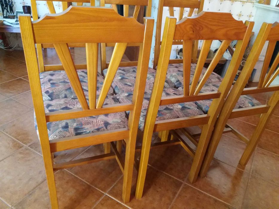 Mesa extensível em madeira maciça, pinho mel.