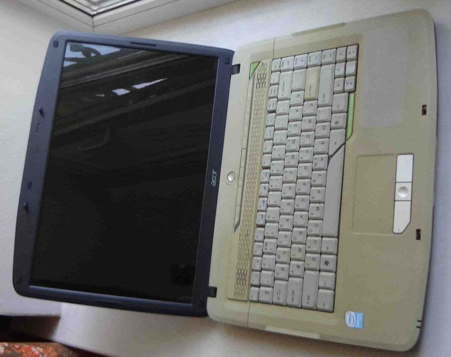 Ноутбук Acer AR5BXB63, включается