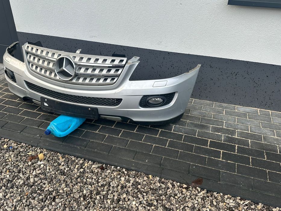 Mrecedes Ml 164 zderzak  nr lakieru 775