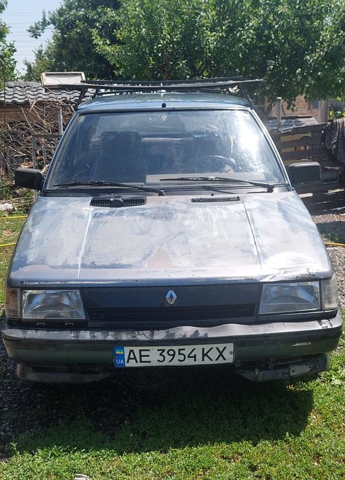 Продам Renault 11  бензин