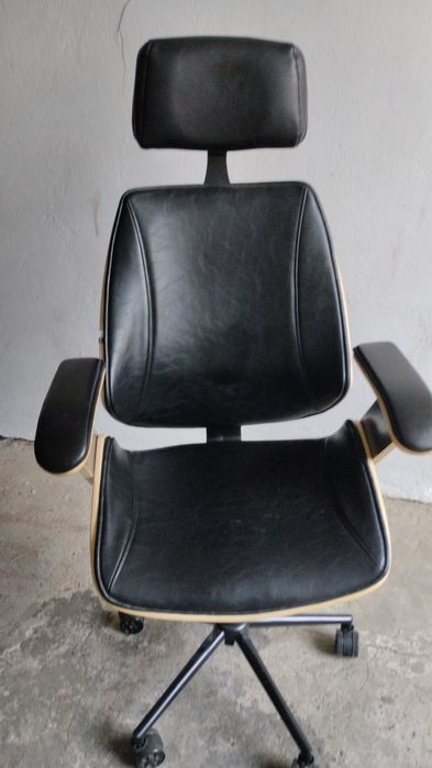 Fotel biurowy z drewna