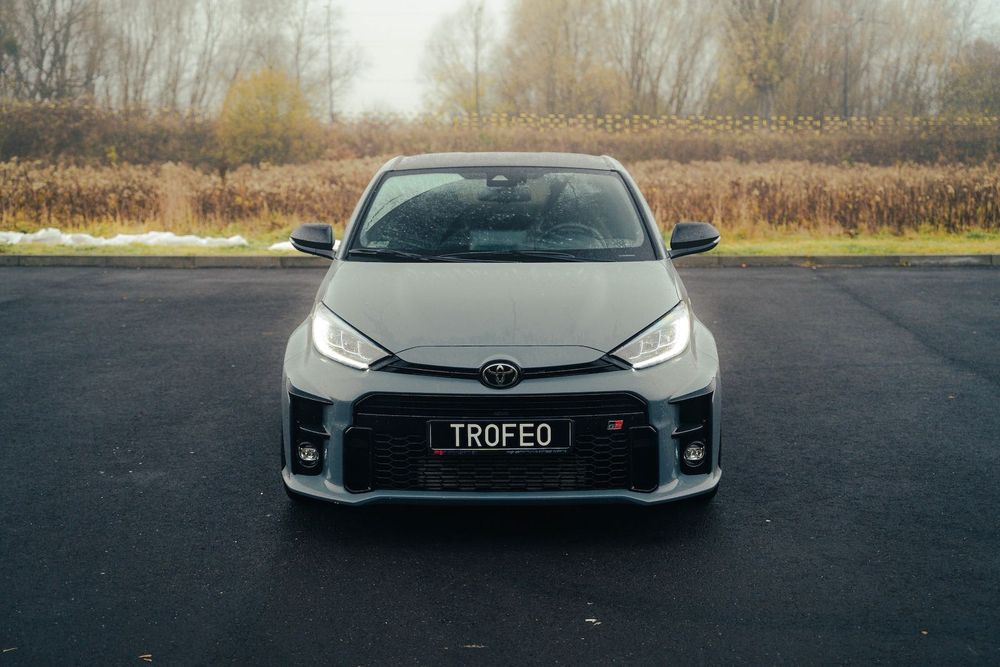 Wynajem Toyota GR Yaris Eventuri wypożyczalnia samochodów