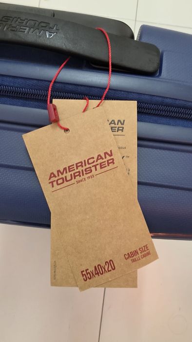 Mala nova e necessaire em ótimo estado