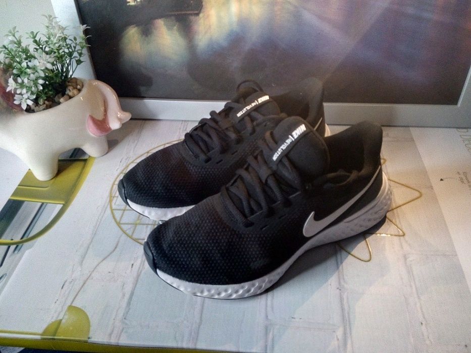 Buty NIKE - Revolution 5