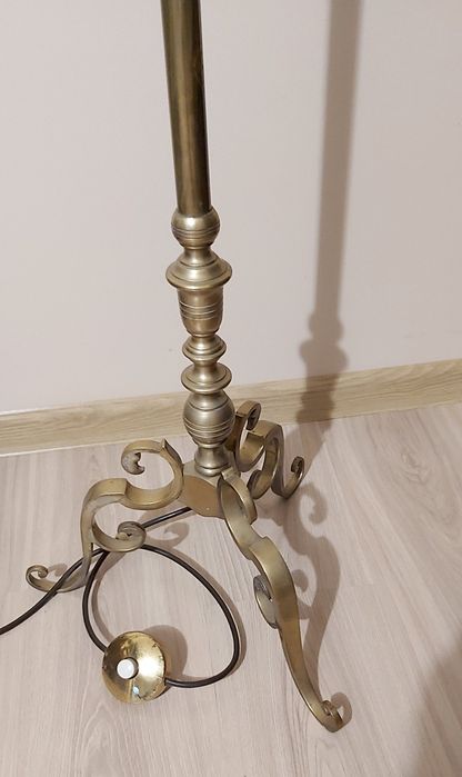 Lampa z mosiądzu wys. 170 cm  szklane klosze