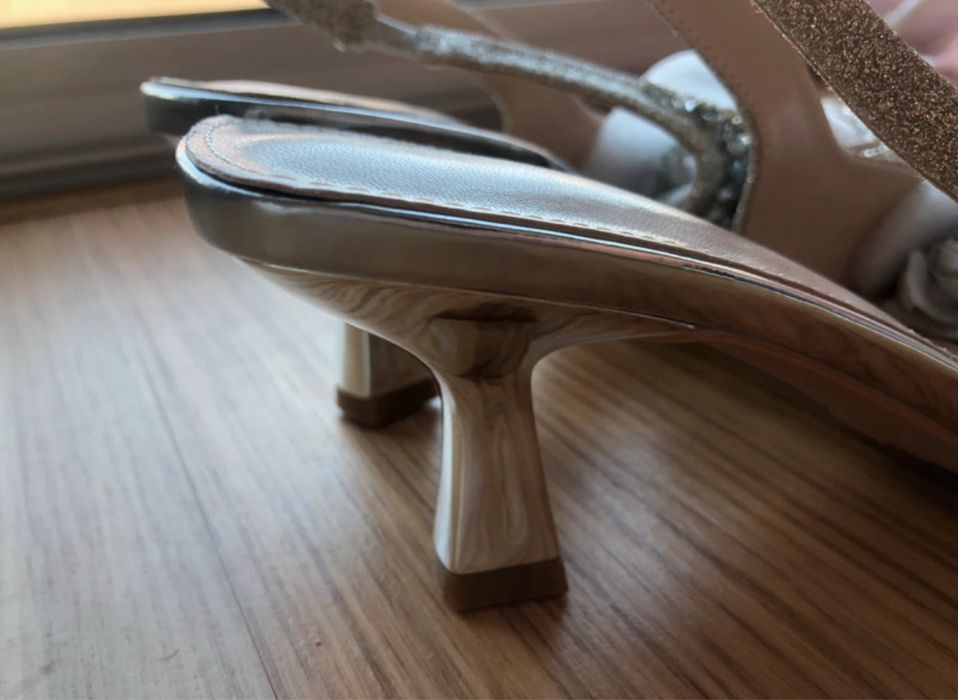 Sapatos com brilhantes