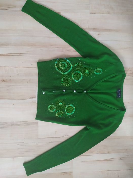 Krótki zielony sweterek