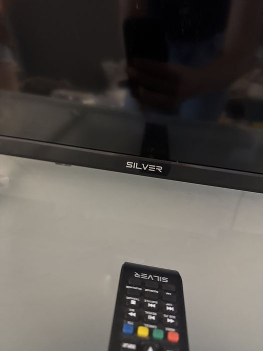 Mesa para computador + TV 32 polegadas