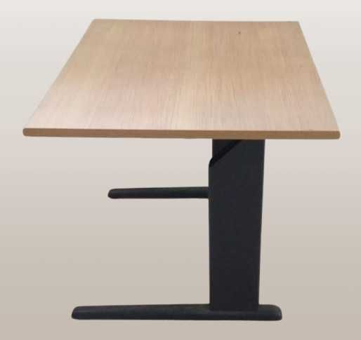 Secretária com design funcional - ideal para o seu espaço de trabalho