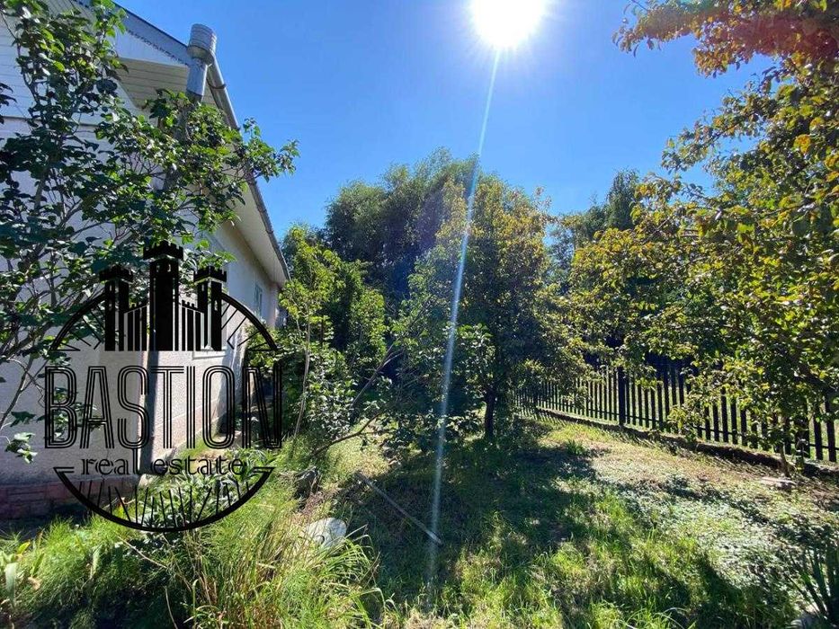 Продаж будинку у тихому та спокійному районі міста