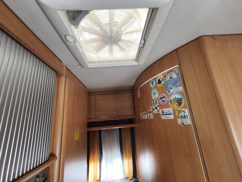 Autocaravana com A/C  2.8 6lugares de livrete