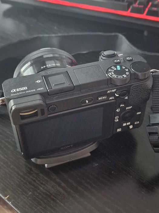 Sony A6500 w/ 16-50mm f/3.5-5.6 kit lens + 3 baterias