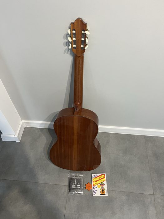 Gitara z pokrowcem i dodatki